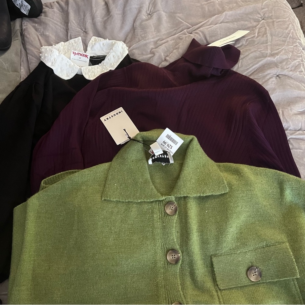 3 sweaters - Picture 2 of 3